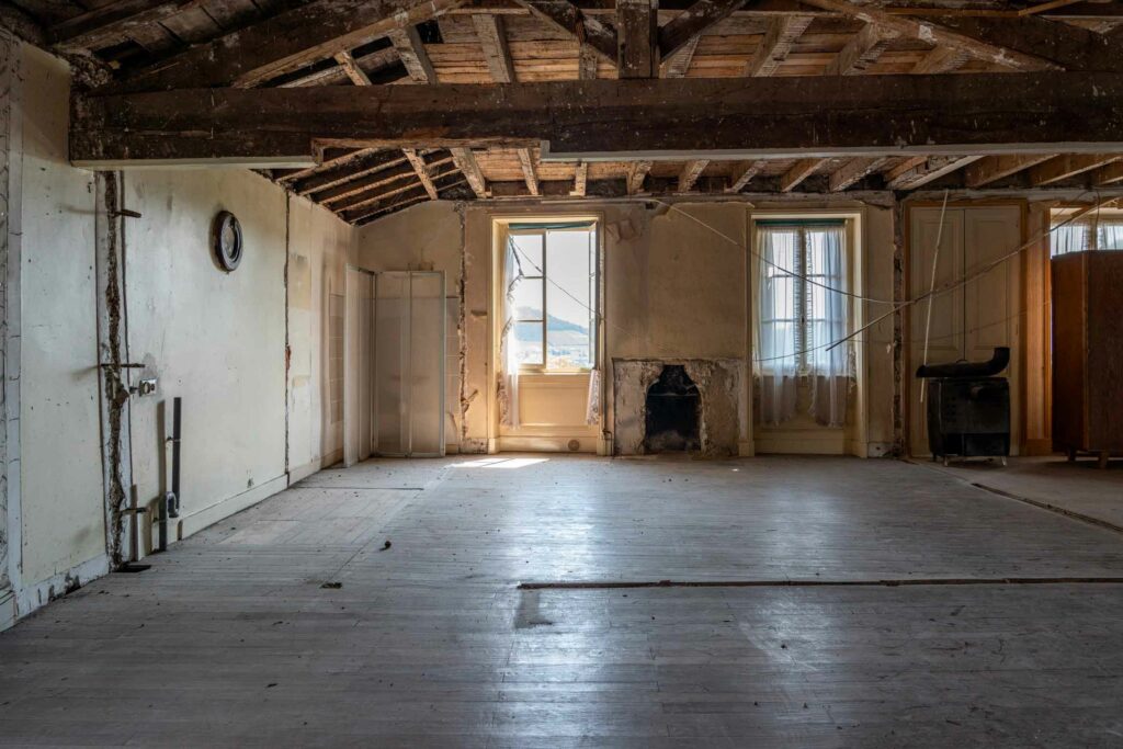 Photographie couleur de la rénovation écologique d'une maison dans le Mâconnais