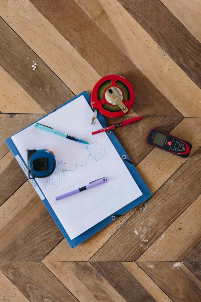 Photographie des outils d'un architecte pour le dépôt d'un permis de construire extension.